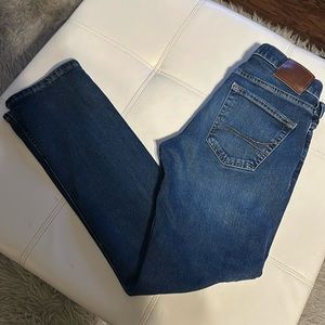 EUC Men’s Hollister jeans, slim strait.